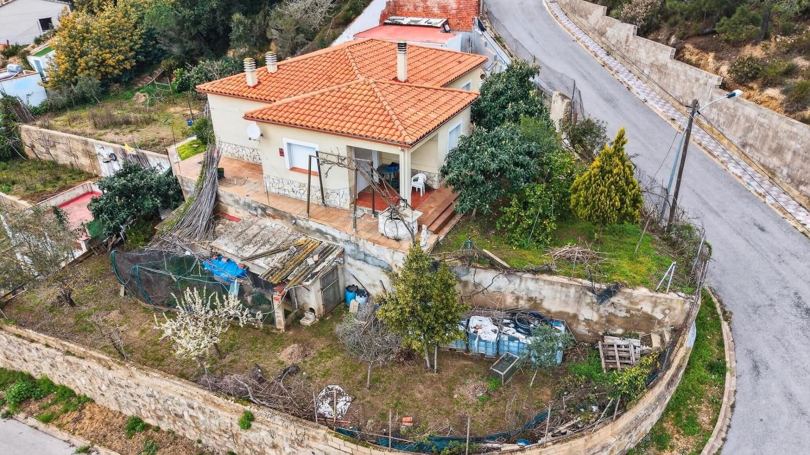 4 bedroom Villa for sale in Lloret de Mar with garage - € 269,000 (Ref: 9715237)