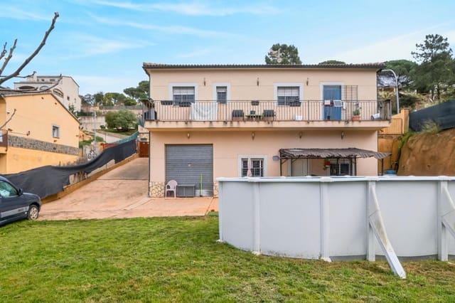 3 soveværelse Villa til salg i Urbanitzacions del Nord, Lloret de Mar med swimmingpool garage - € 290.000 (Ref: 9715238)