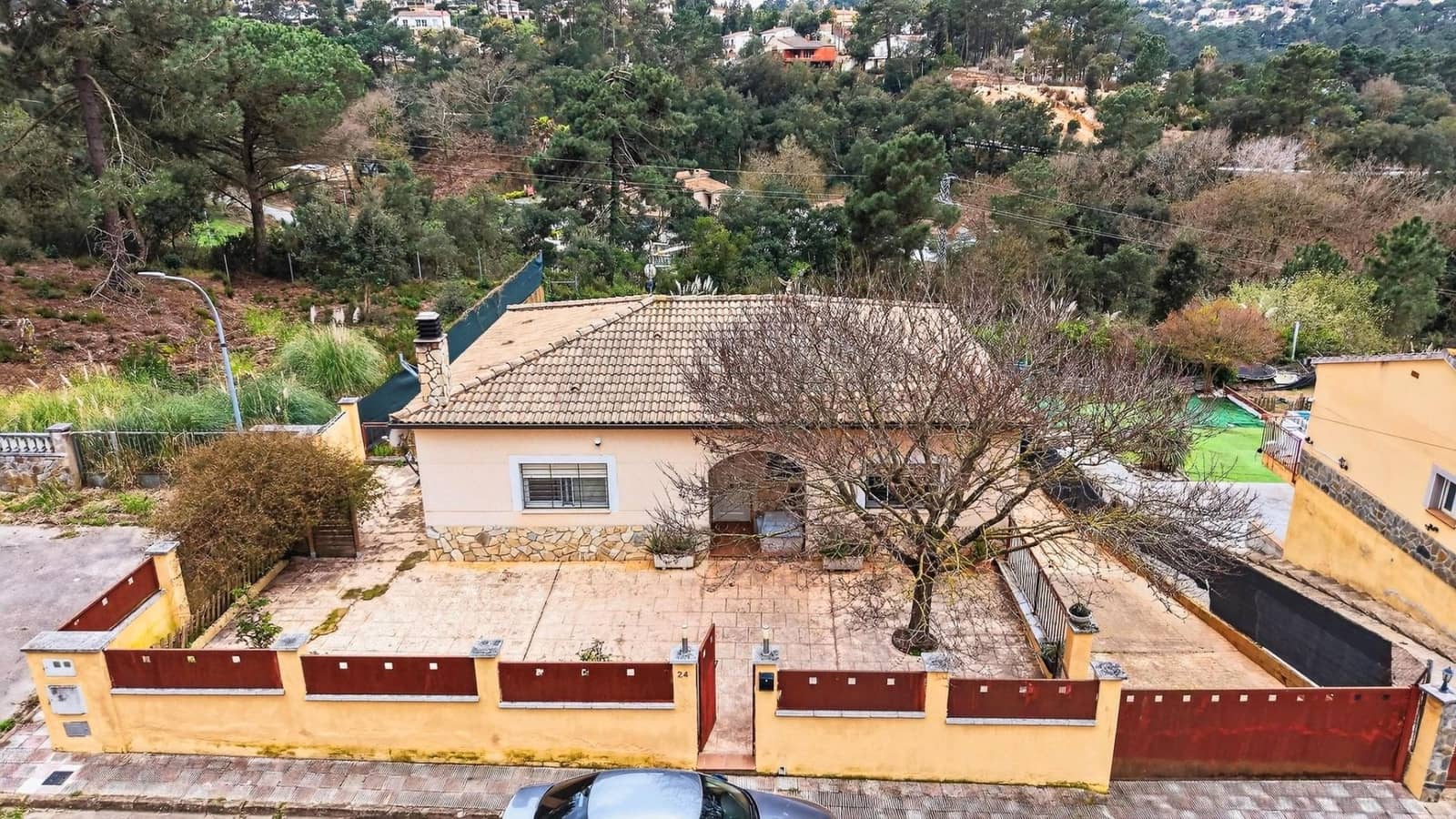 3 bedroom Villa for sale in Lloret de Mar with pool garage - € 290,000 (Ref: 9715238)