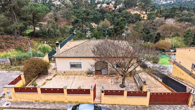 3 soveværelse Villa til salg i Urbanitzacions del Nord, Lloret de Mar med swimmingpool garage - € 290.000 (Ref: 9715238)
