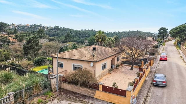 3 soveværelse Villa til salg i Urbanitzacions del Nord, Lloret de Mar med swimmingpool garage - € 290.000 (Ref: 9715238)