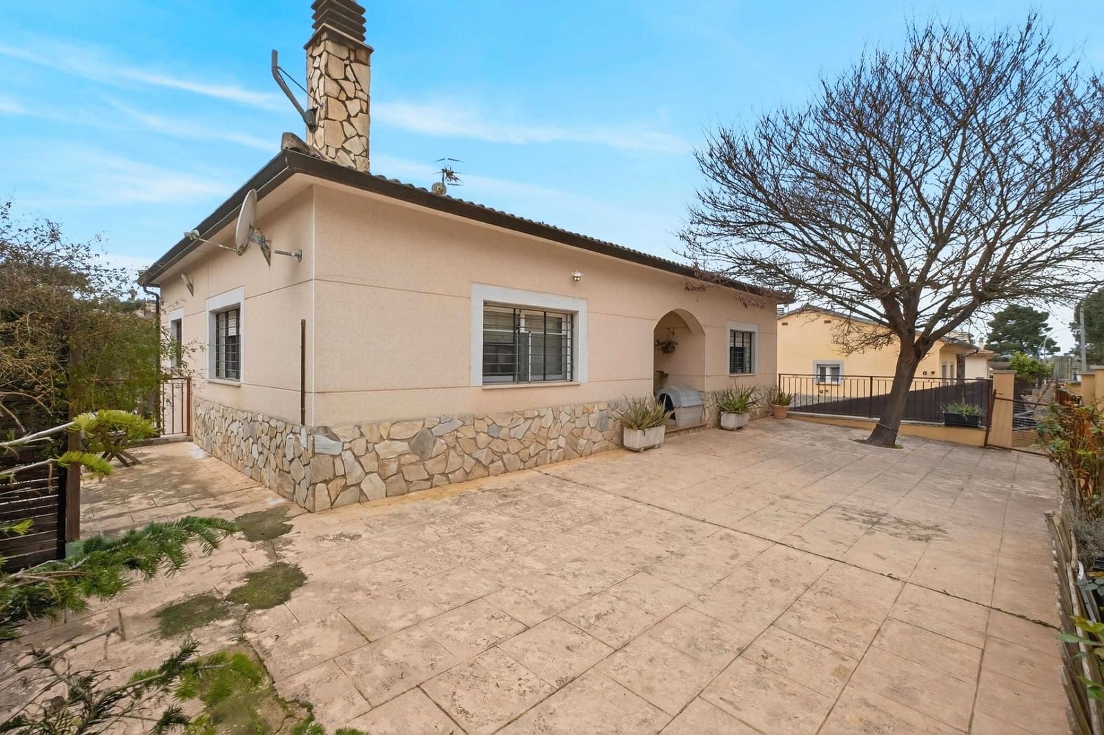 3 bedroom Villa for sale in Lloret de Mar with pool garage - € 290,000 (Ref: 9715238)