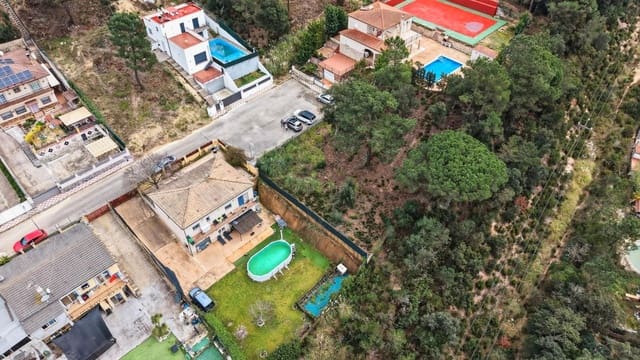 3 soveværelse Villa til salg i Urbanitzacions del Nord, Lloret de Mar med swimmingpool garage - € 290.000 (Ref: 9715238)