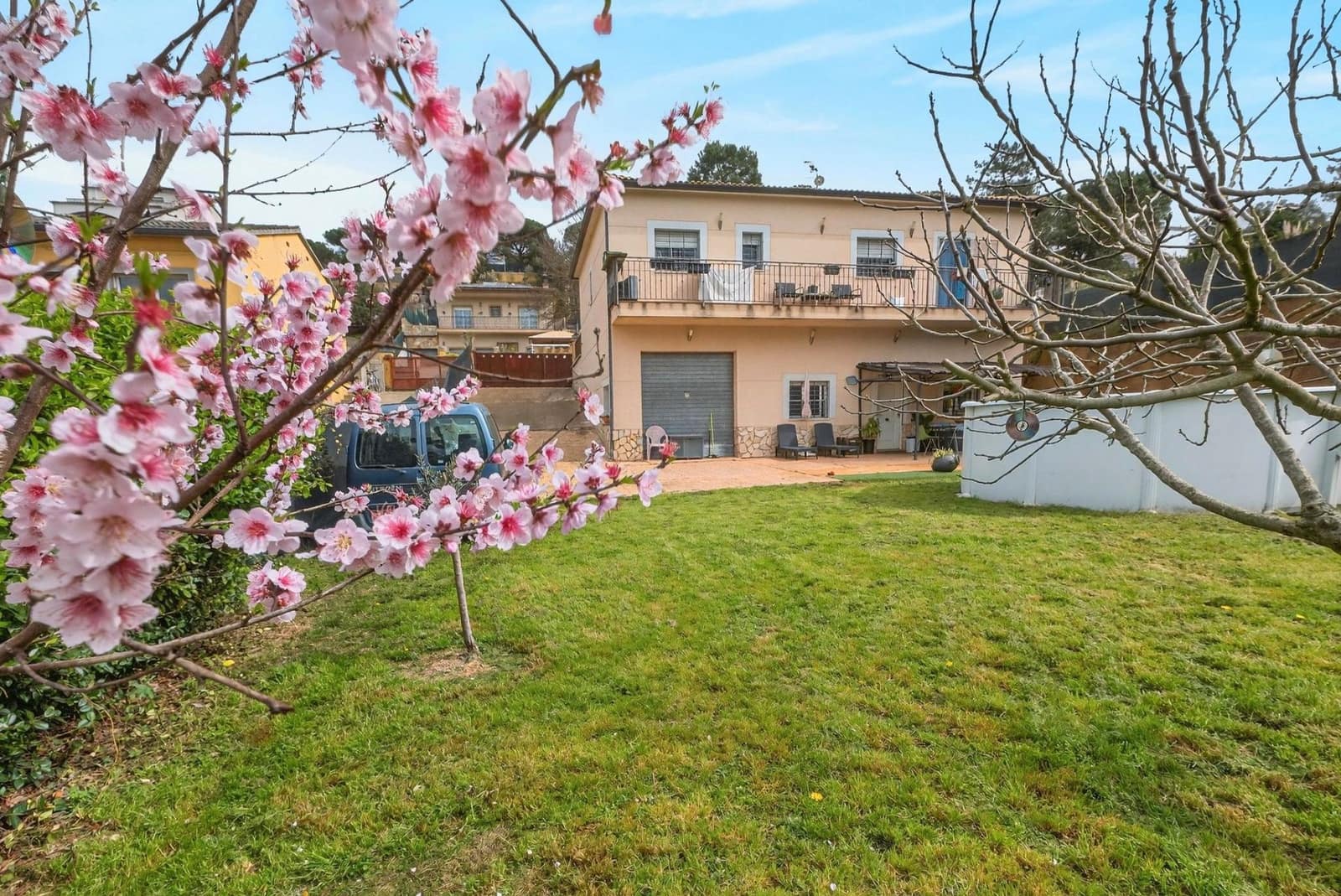 3 bedroom Villa for sale in Lloret de Mar with pool garage - € 290,000 (Ref: 9715238)