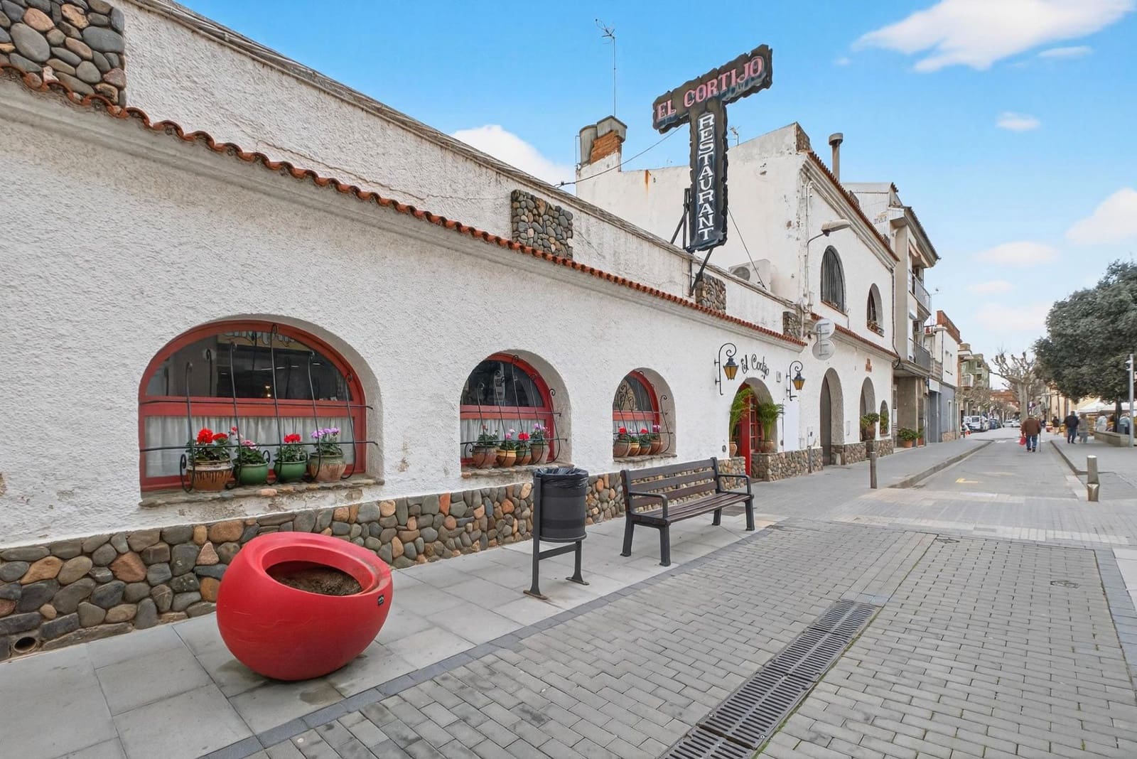 Restaurant/Bar for sale in Malgrat de Mar - € 1,080,000 (Ref: 9715240)