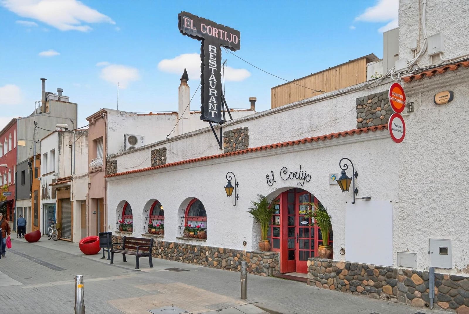 Restaurant/Bar for sale in Malgrat de Mar - € 1,080,000 (Ref: 9715240)