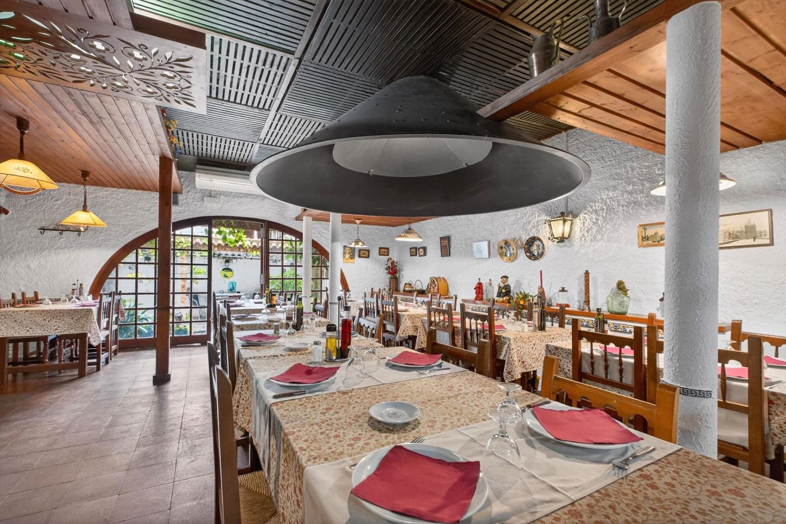 Restaurant/Bar for sale in Malgrat de Mar - € 1,080,000 (Ref: 9715240)