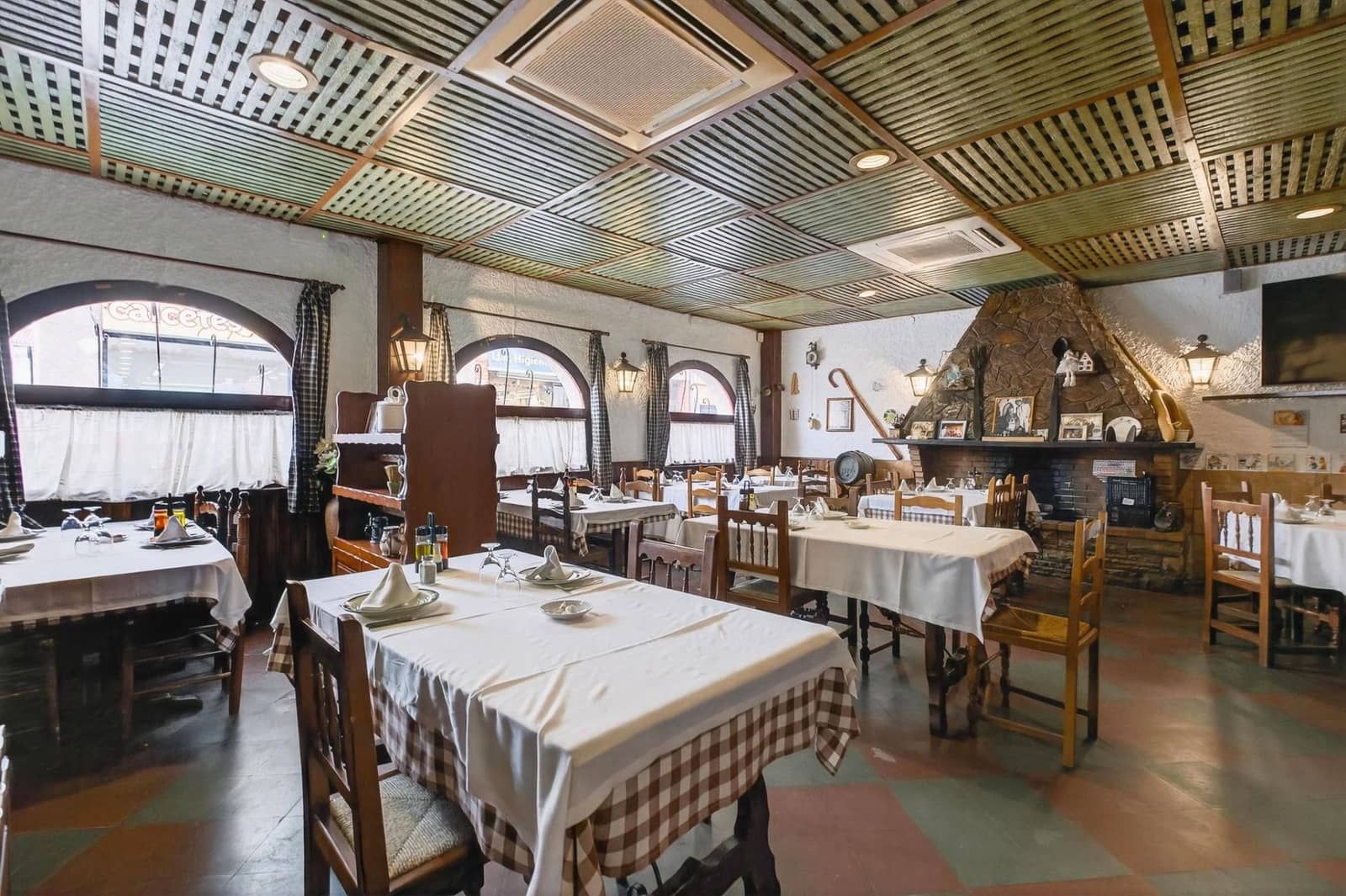 Restaurant/Bar for sale in Malgrat de Mar - € 1,080,000 (Ref: 9715240)