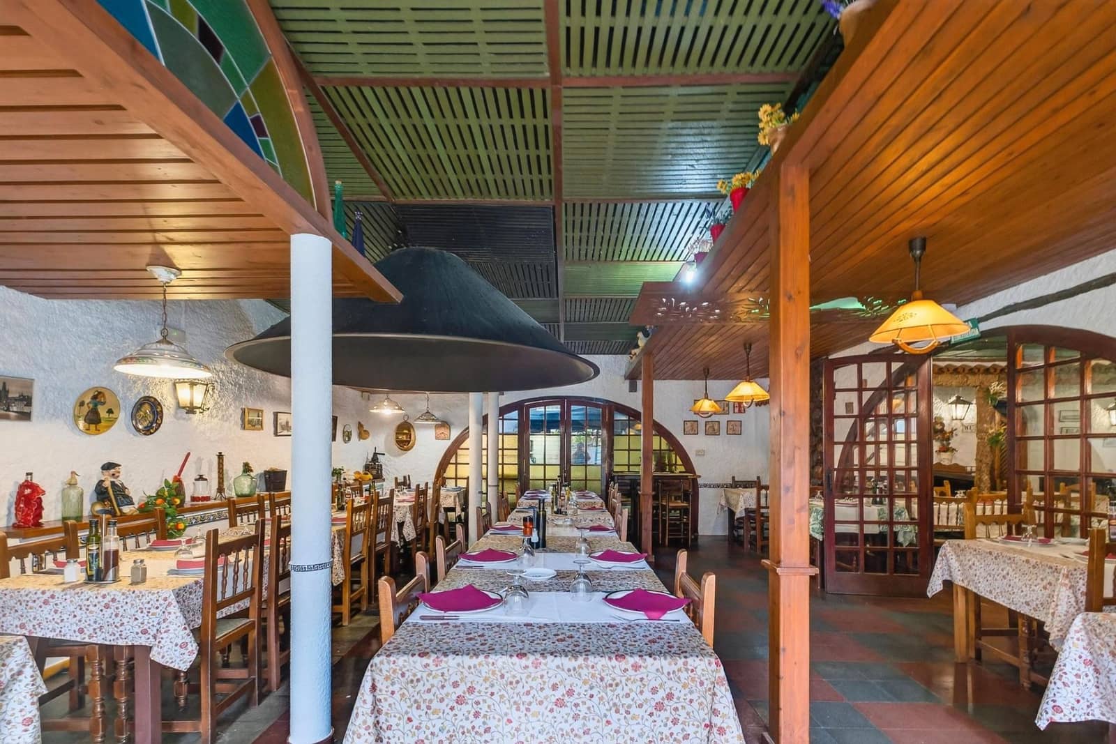 Restaurant/Bar for sale in Malgrat de Mar - € 1,080,000 (Ref: 9715240)