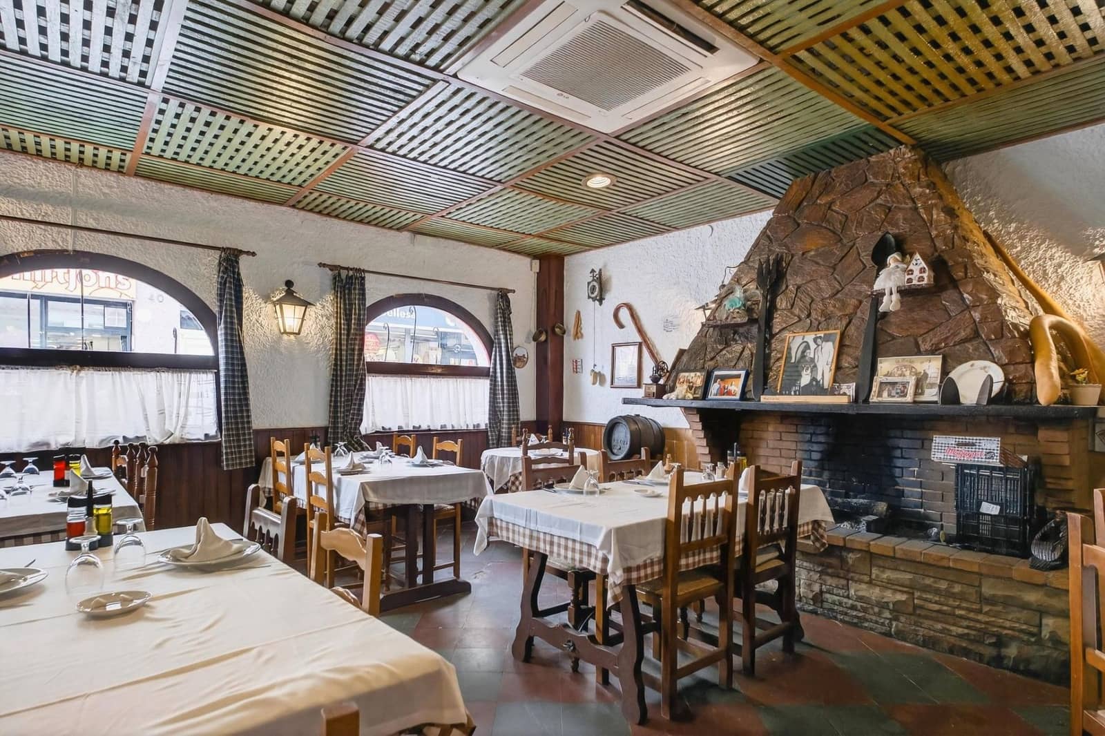 Restaurant/Bar for sale in Malgrat de Mar - € 1,080,000 (Ref: 9715240)