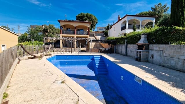 4 soverom Villa til salgs i Aiguaviva Parc, Vidreres med svømmebasseng - € 315 000 (Ref: 9715241)