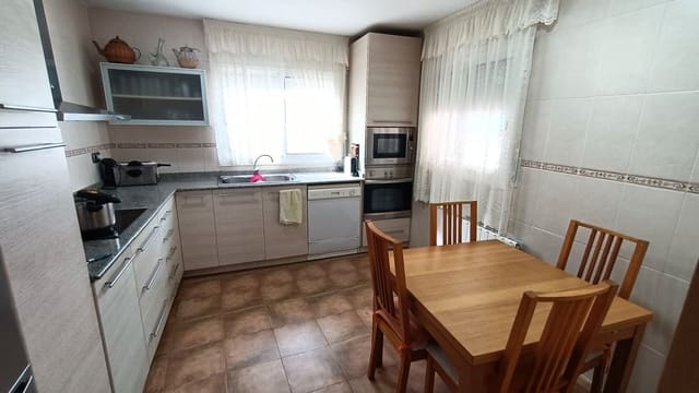 3 soverom Villa til salgs i Urbanitzacions del Nord, Lloret de Mar med svømmebasseng - € 285 000 (Ref: 9715249)