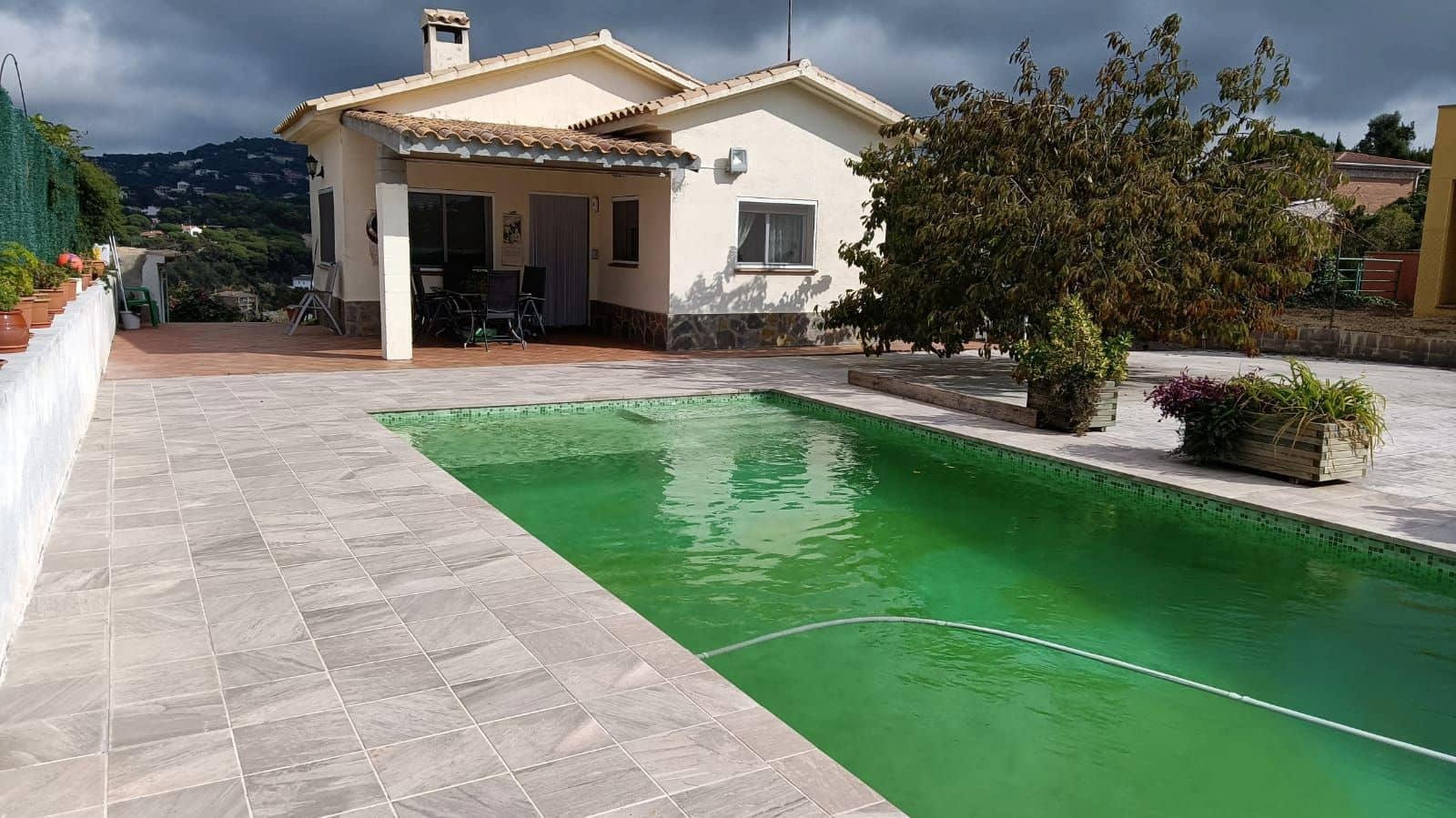 3 bedroom Villa for sale in Lloret de Mar with pool - € 285,000 (Ref: 9715249)