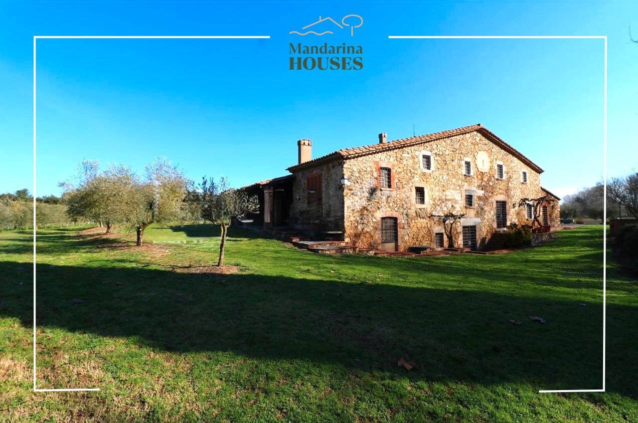 8 chambre Finca/Maison de Campagne à vendre à Llagostera avec garage - 1 070 000 € (Ref: 9715252)