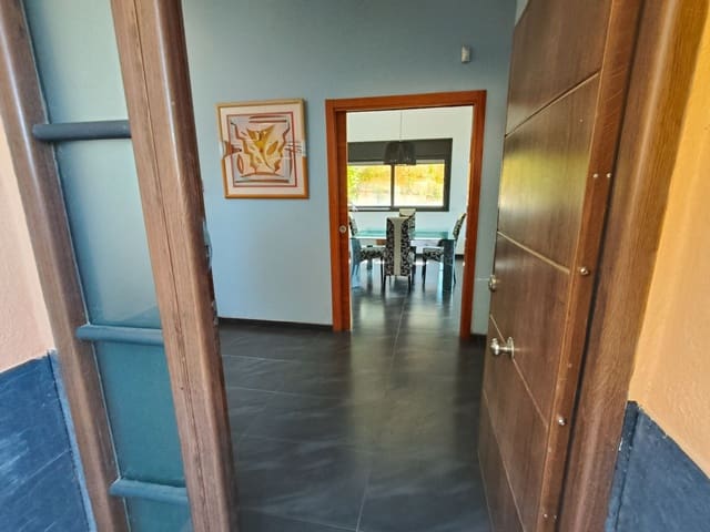 4 sypialnia Willa na sprzedaż w Urbanitzacions del Nord, Lloret de Mar z garażem - 440 000 € (Ref: 9715255)