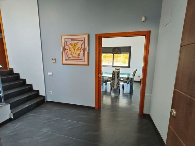 4 sypialnia Willa na sprzedaż w Urbanitzacions del Nord, Lloret de Mar z garażem - 440 000 € (Ref: 9715255)