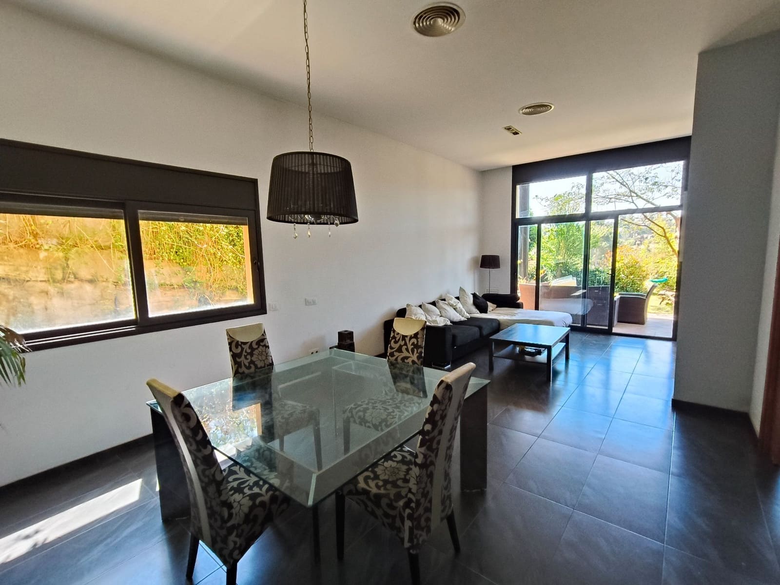 4 bedroom Villa for sale in Lloret de Mar with garage - € 440,000 (Ref: 9715255)