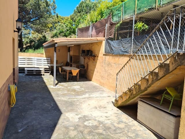 4 sypialnia Willa na sprzedaż w Urbanitzacions del Nord, Lloret de Mar z garażem - 440 000 € (Ref: 9715255)