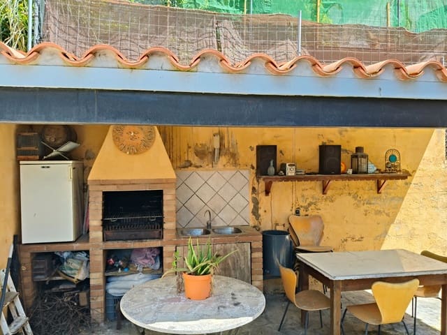 4 sypialnia Willa na sprzedaż w Urbanitzacions del Nord, Lloret de Mar z garażem - 440 000 € (Ref: 9715255)