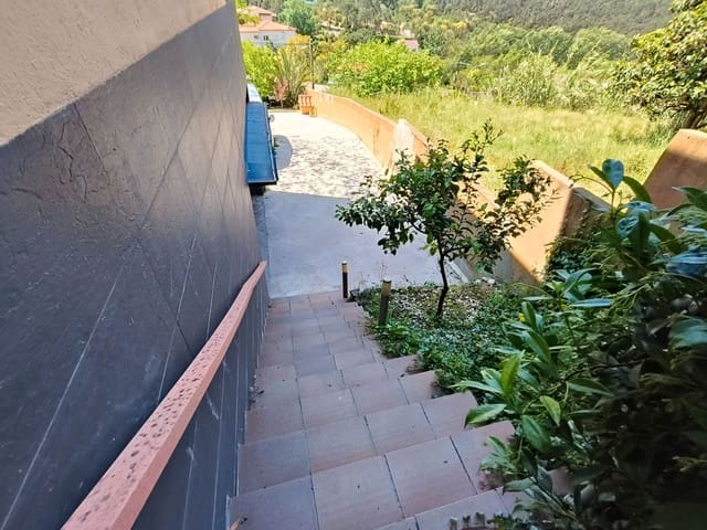 4 sypialnia Willa na sprzedaż w Urbanitzacions del Nord, Lloret de Mar z garażem - 440 000 € (Ref: 9715255)
