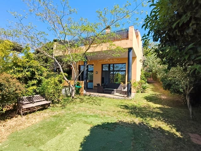 4 sypialnia Willa na sprzedaż w Urbanitzacions del Nord, Lloret de Mar z garażem - 440 000 € (Ref: 9715255)