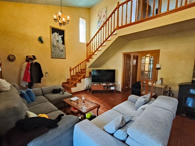 4 soverom Villa til salgs i Urbanitzacions del Nord, Lloret de Mar - € 287 000 (Ref: 9715256)