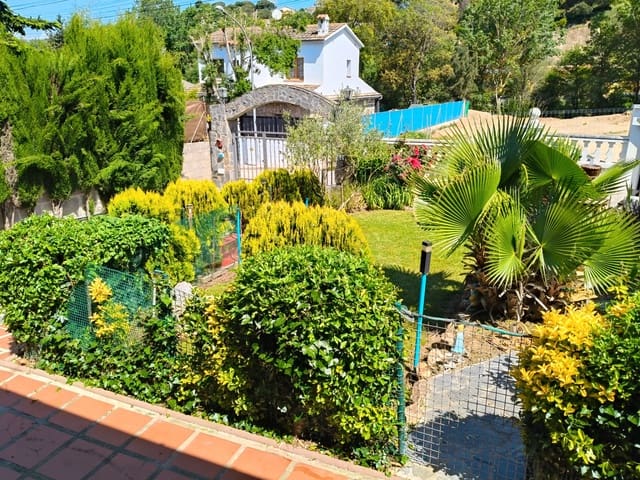 4 soverom Villa til salgs i Urbanitzacions del Nord, Lloret de Mar - € 287 000 (Ref: 9715256)