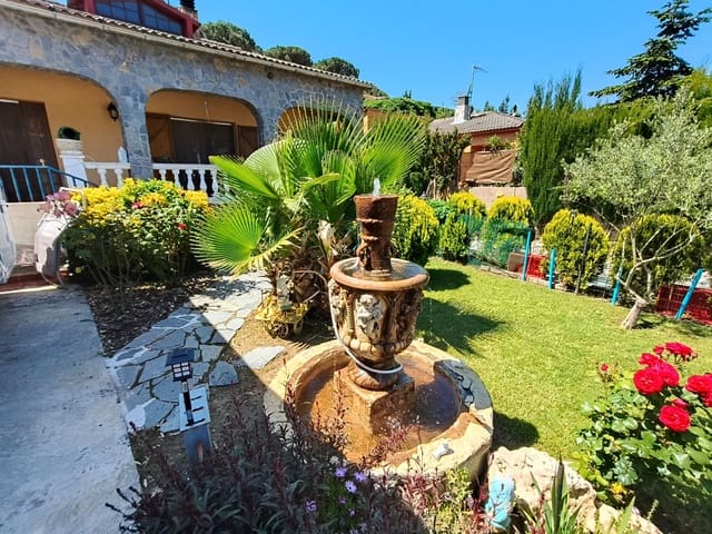 4 soverom Villa til salgs i Urbanitzacions del Nord, Lloret de Mar - € 287 000 (Ref: 9715256)