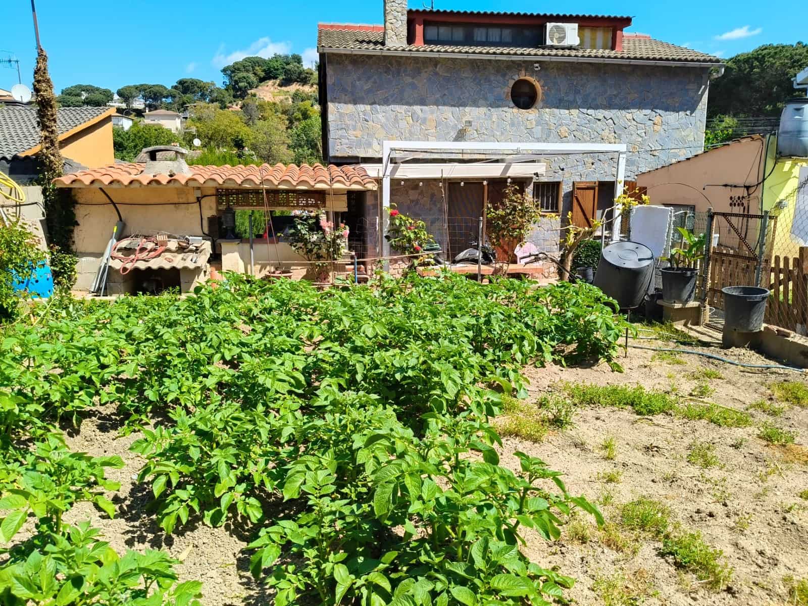 4 bedroom Villa for sale in Lloret de Mar - € 287,000 (Ref: 9715256)
