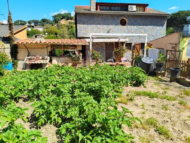 4 soverom Villa til salgs i Urbanitzacions del Nord, Lloret de Mar - € 287 000 (Ref: 9715256)