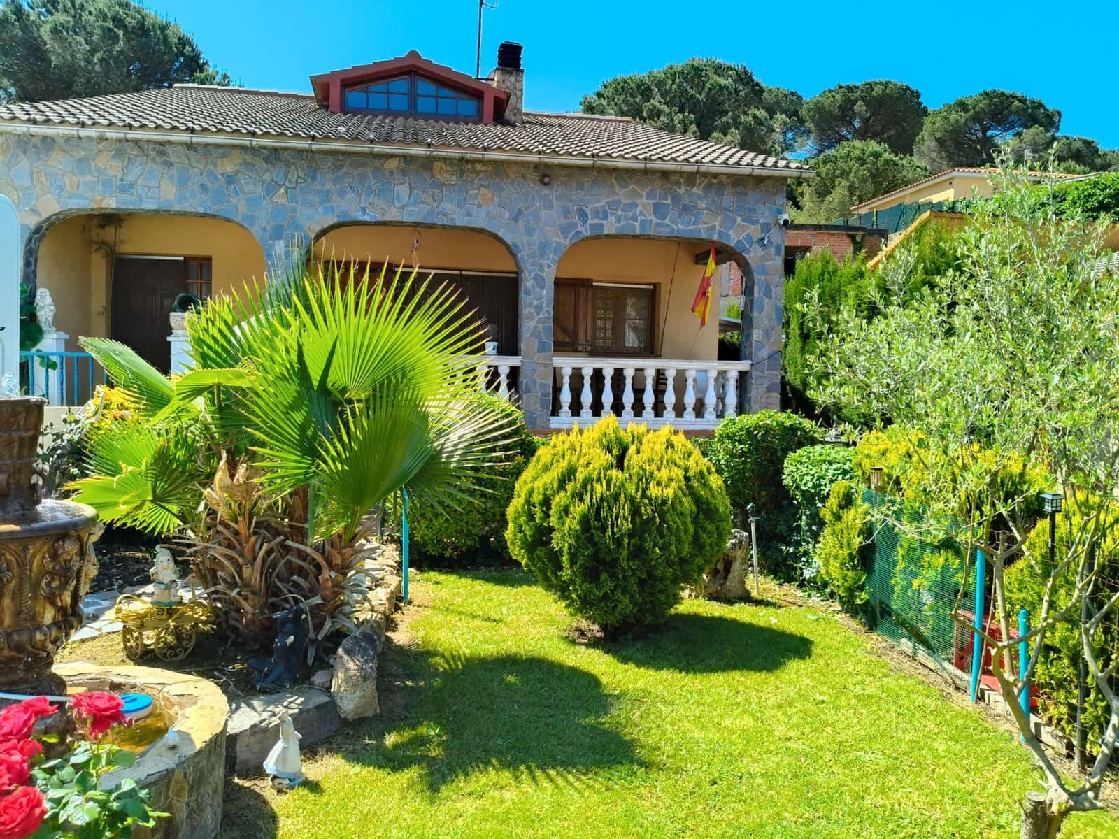 4 bedroom Villa for sale in Lloret de Mar - € 287,000 (Ref: 9715256)