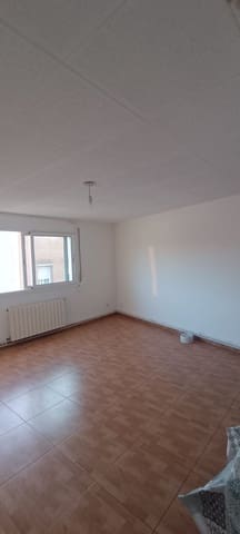 Piso de 4 habitaciones en Mas Baell - Can Carbó, Lloret de Mar en venta - 152.000 € (Ref: 9715257)