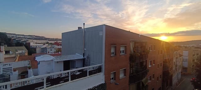 Piso de 4 habitaciones en Mas Baell - Can Carbó, Lloret de Mar en venta - 152.000 € (Ref: 9715257)