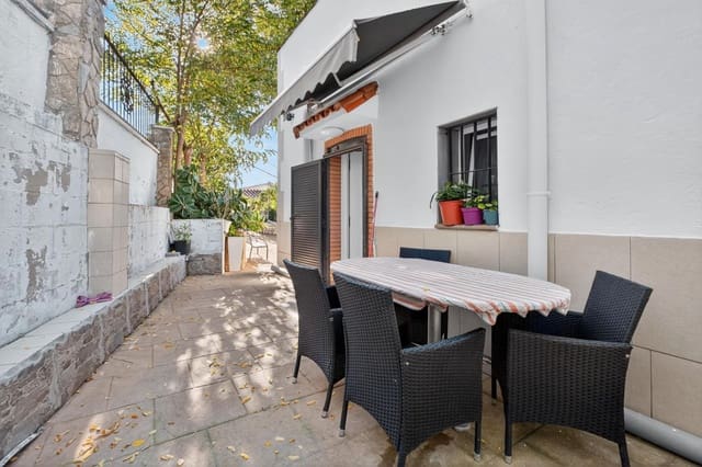 3 soverom Villa til salgs i Urbanitzacions del Nord, Lloret de Mar med garasje - € 315 000 (Ref: 9715260)