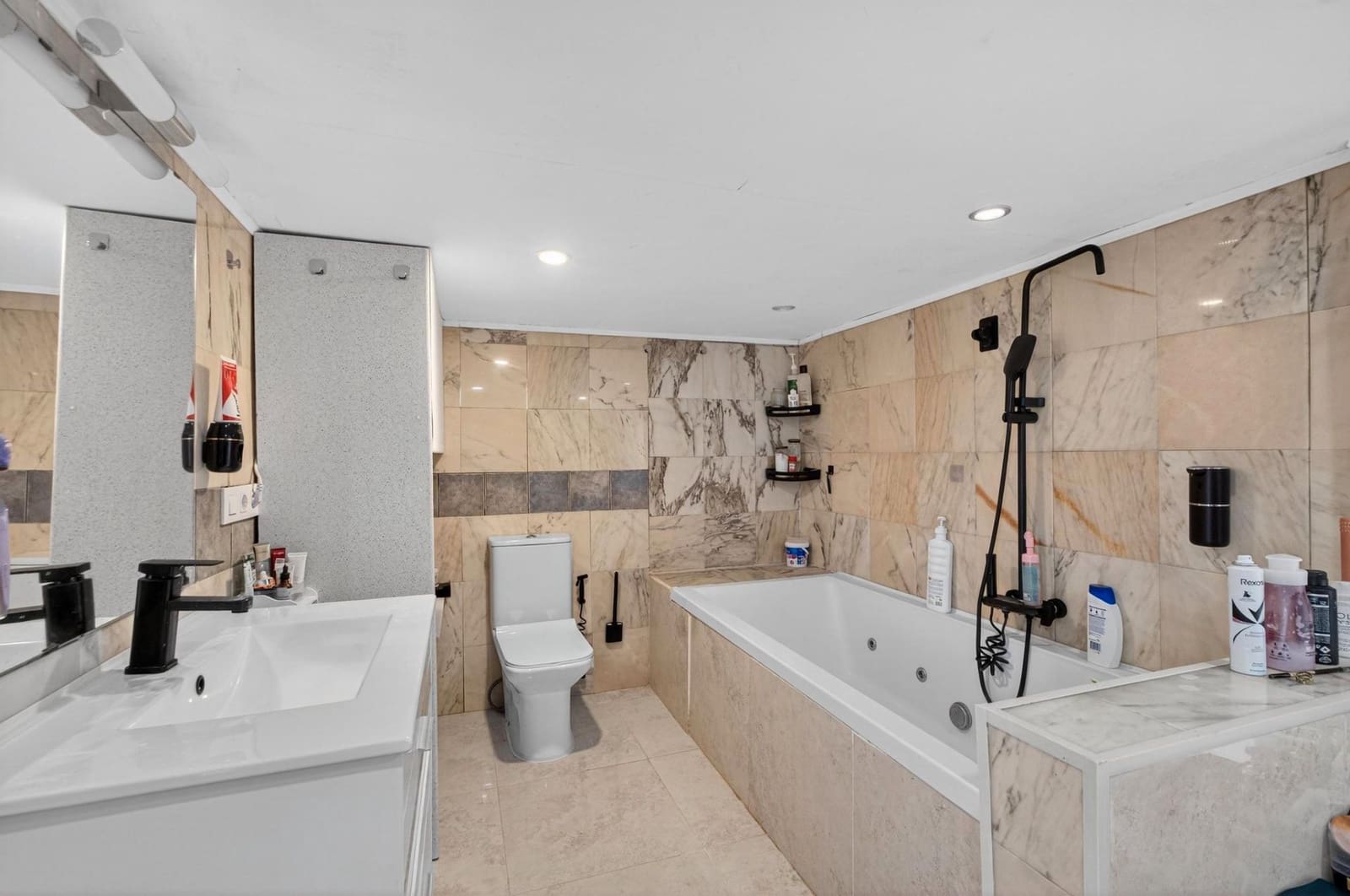 3 bedroom Villa for sale in Lloret de Mar with garage - € 315,000 (Ref: 9715260)