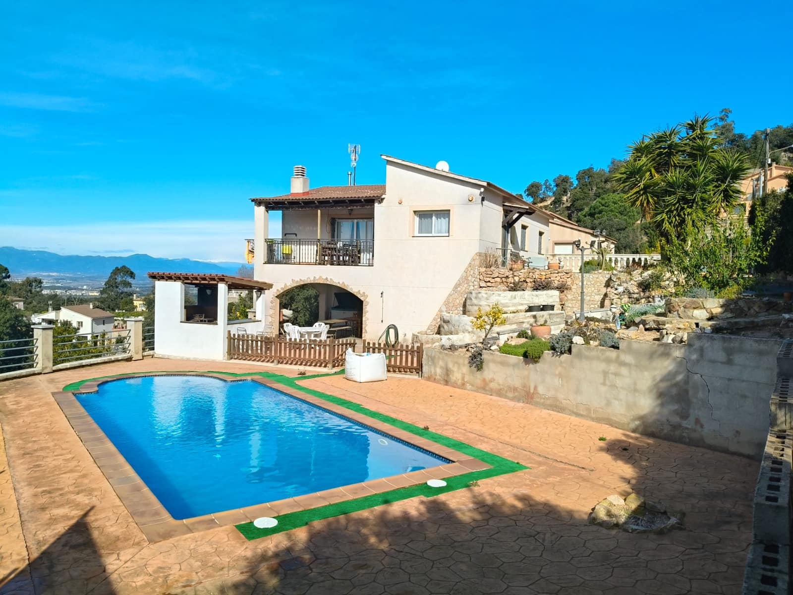 4 soverom Villa til salgs i Vidreres med svømmebasseng garasje - € 360 000 (Ref: 9715262)