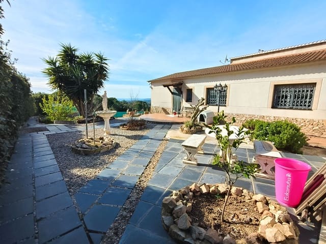 4 soverom Villa til salgs i Aiguaviva Parc, Vidreres med svømmebasseng garasje - € 360 000 (Ref: 9715262)