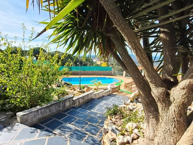 4 soverom Villa til salgs i Aiguaviva Parc, Vidreres med svømmebasseng garasje - € 360 000 (Ref: 9715262)