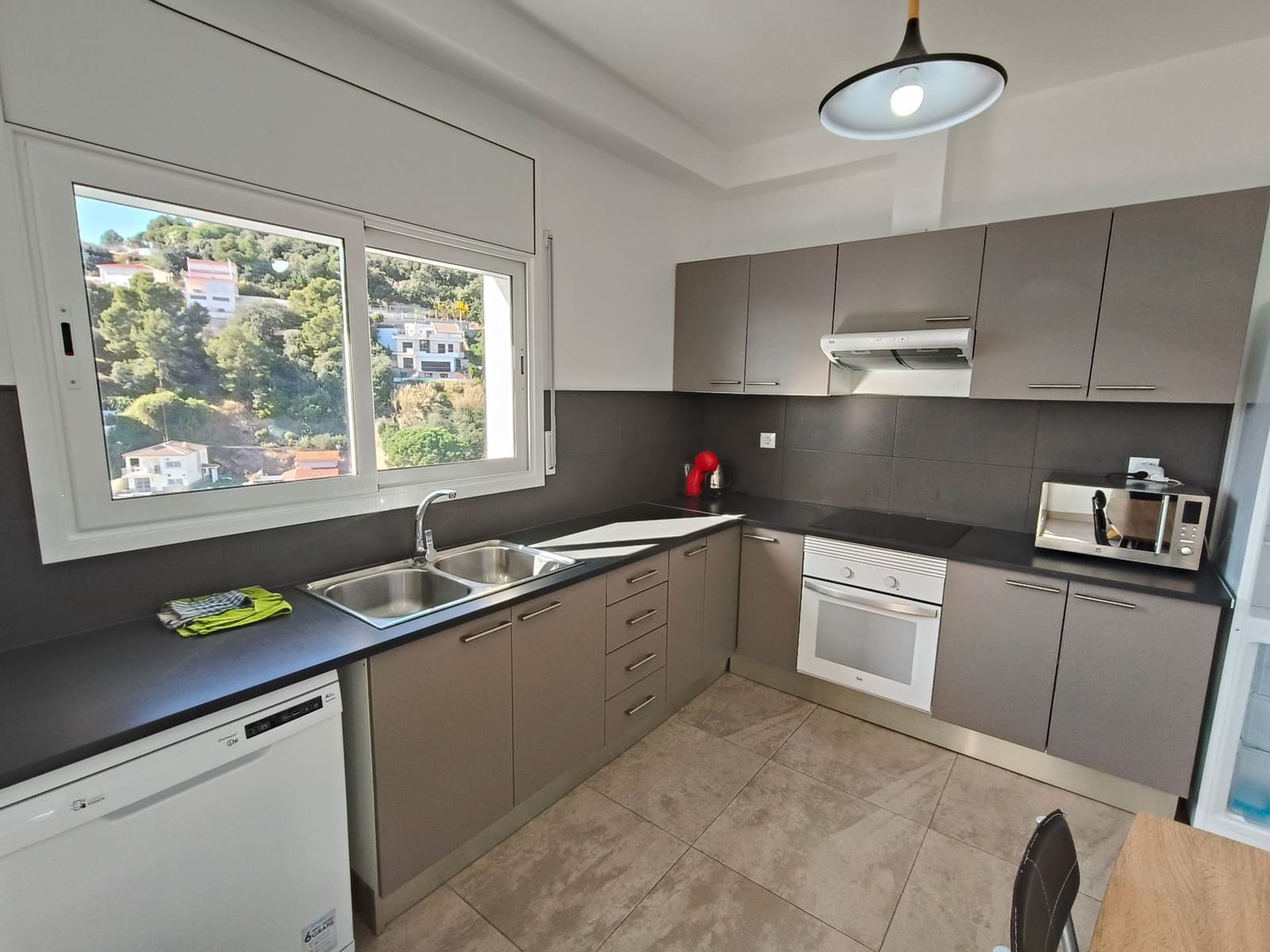 6 soveværelse Semi-Rækkehus til salg i Santa Susanna med swimmingpool garage - € 680.000 (Ref: 9715263)