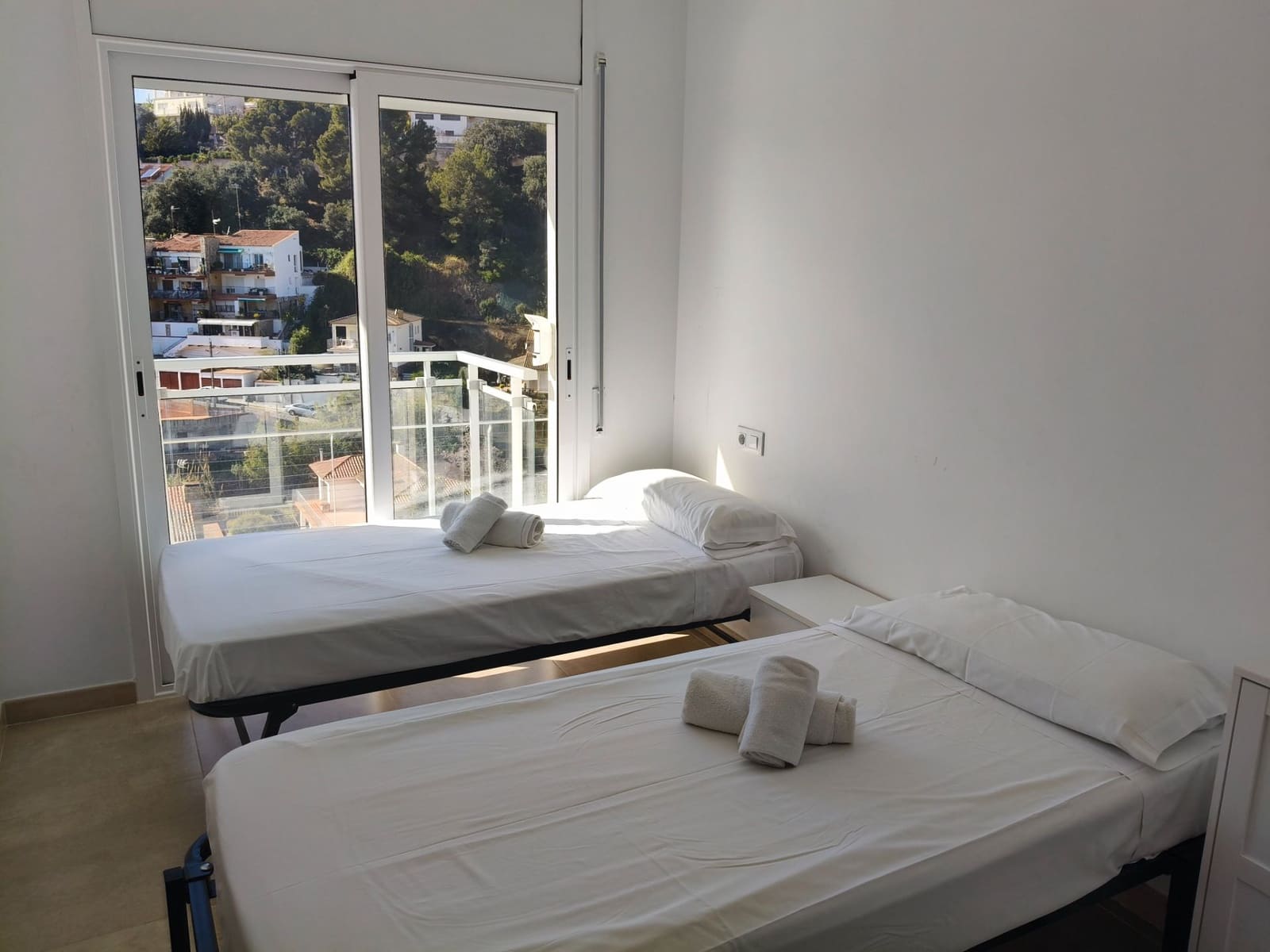 6 soveværelse Semi-Rækkehus til salg i Santa Susanna med swimmingpool garage - € 680.000 (Ref: 9715263)