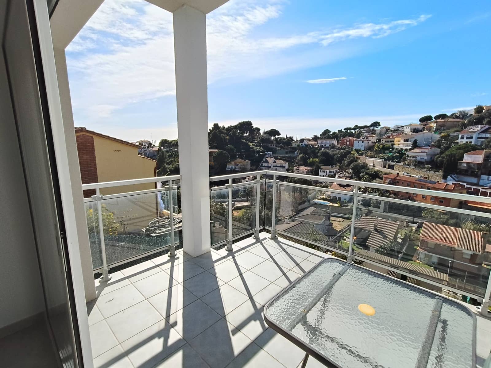 6 soveværelse Semi-Rækkehus til salg i Santa Susanna med swimmingpool garage - € 680.000 (Ref: 9715263)