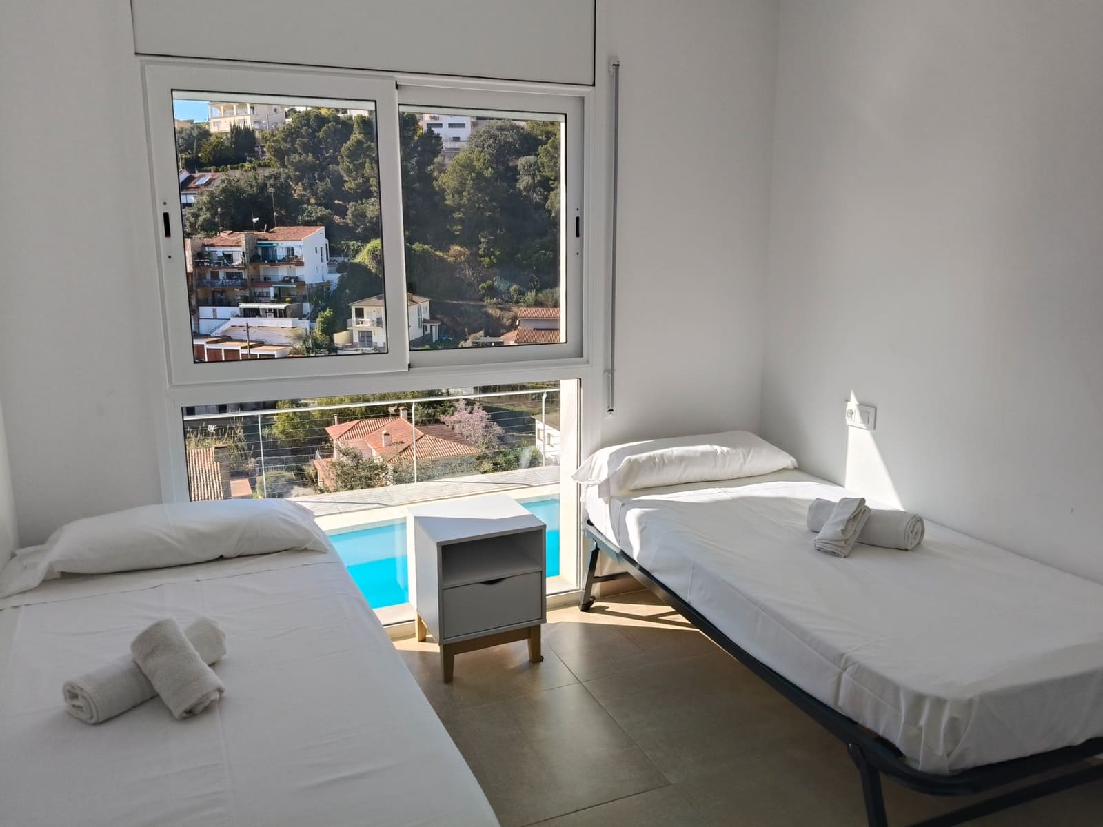 6 soveværelse Semi-Rækkehus til salg i Santa Susanna med swimmingpool garage - € 680.000 (Ref: 9715263)