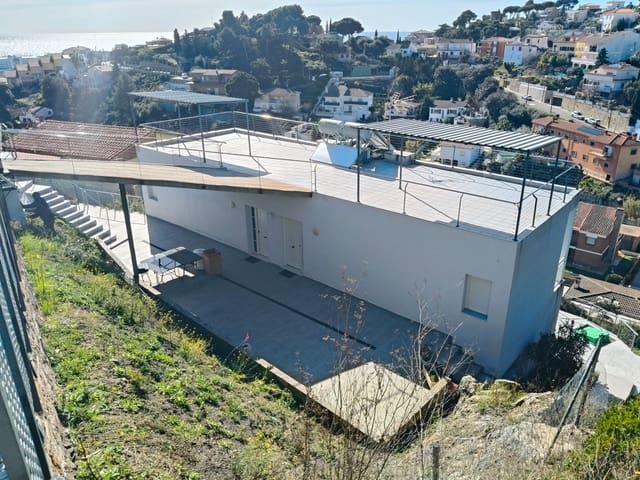 6 soveværelse Semi-Rækkehus til salg i Santa Susanna med swimmingpool garage - € 680.000 (Ref: 9715263)