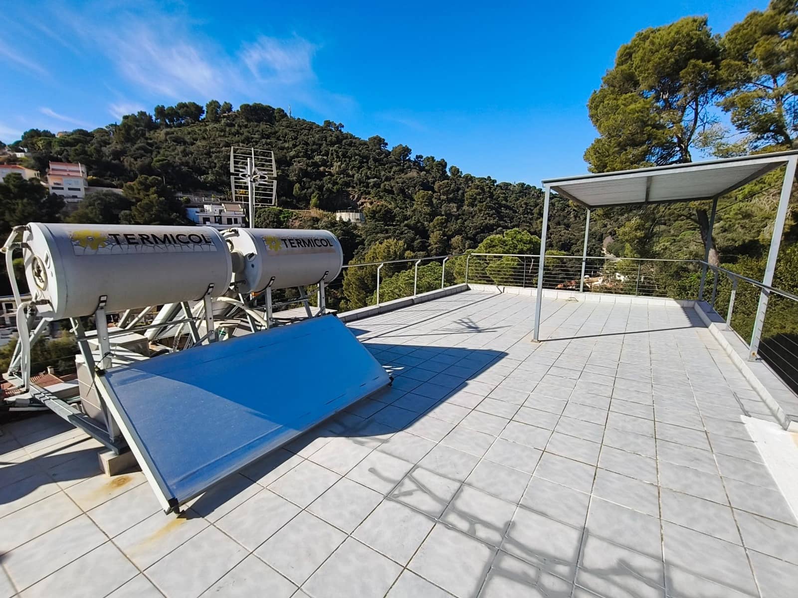 6 soveværelse Semi-Rækkehus til salg i Santa Susanna med swimmingpool garage - € 680.000 (Ref: 9715263)