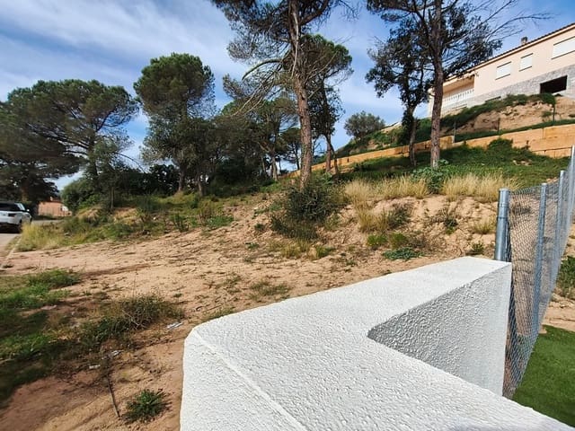 Byggetomt til salgs i Urbanitzacions del Nord, Lloret de Mar - € 45 000 (Ref: 9715266)