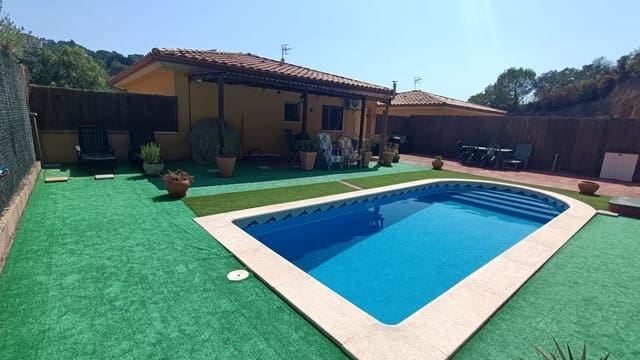 3 sypialnia Willa na sprzedaż w Urbanitzacions del Nord, Lloret de Mar z basenem garażem - 350 000 € (Ref: 9715269)