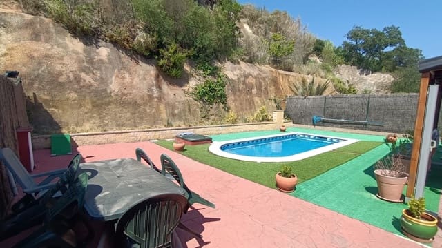 3 sypialnia Willa na sprzedaż w Urbanitzacions del Nord, Lloret de Mar z basenem garażem - 350 000 € (Ref: 9715269)