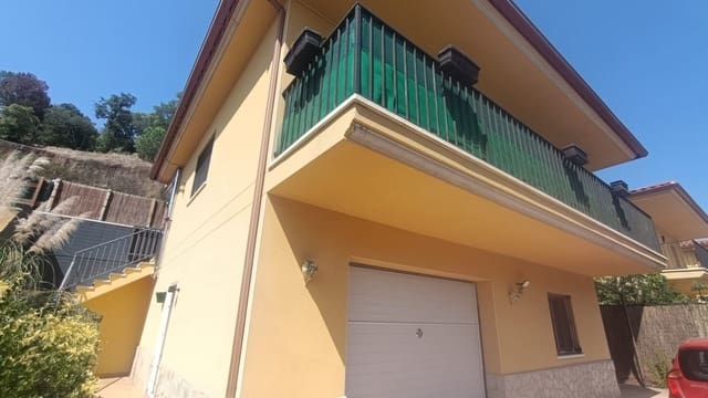 3 sypialnia Willa na sprzedaż w Urbanitzacions del Nord, Lloret de Mar z basenem garażem - 350 000 € (Ref: 9715269)