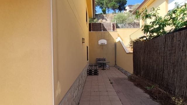 3 sypialnia Willa na sprzedaż w Urbanitzacions del Nord, Lloret de Mar z basenem garażem - 350 000 € (Ref: 9715269)