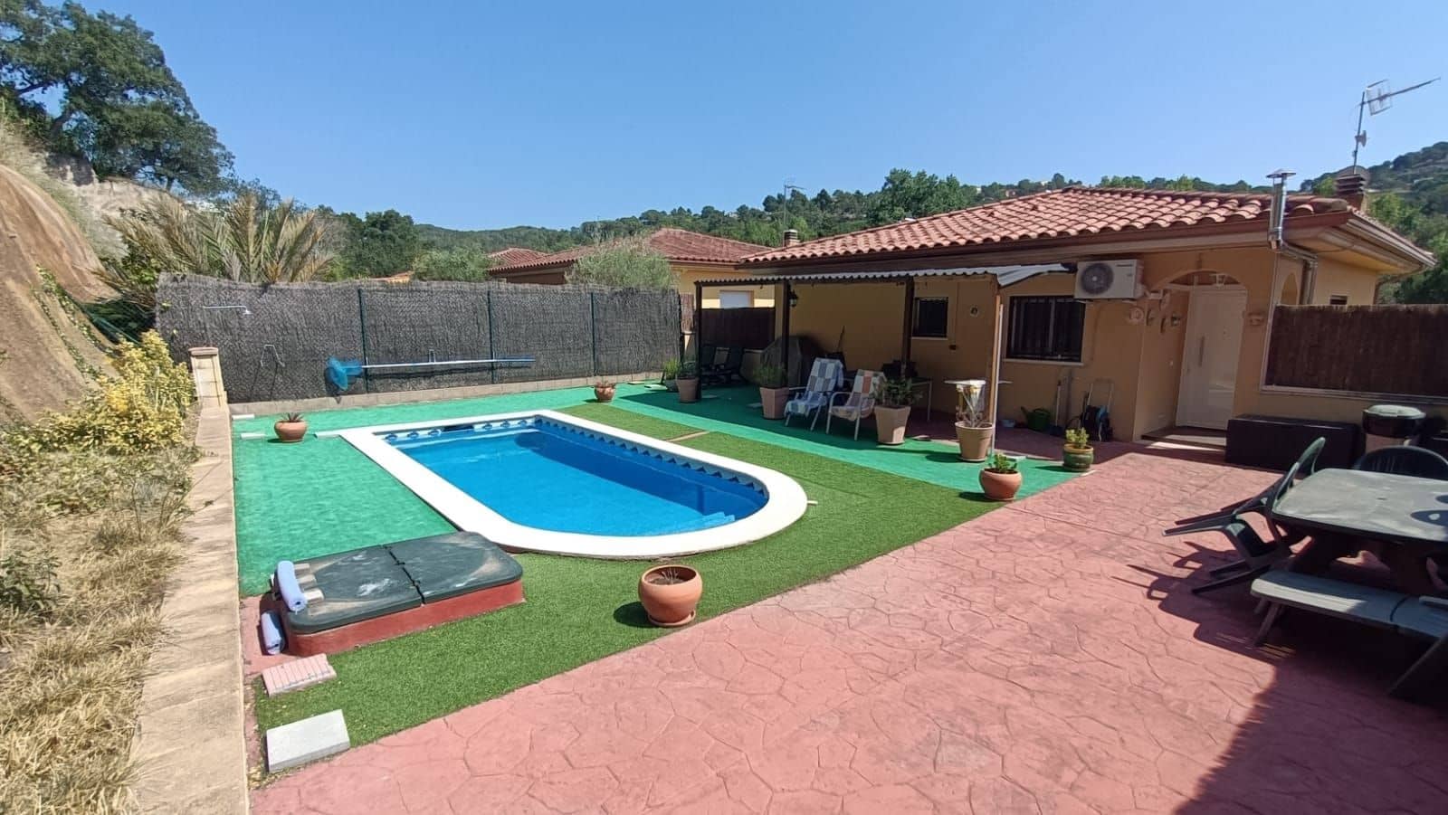 3 bedroom Villa for sale in Lloret de Mar with pool garage - € 350,000 (Ref: 9715269)